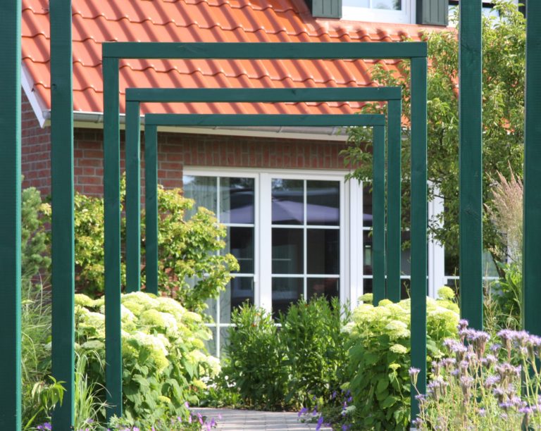 Kleinen Garten optisch vergrößern das sind die Tricks.